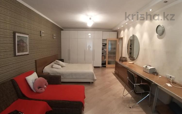 1-комнатная квартира, 58 м², 7/10 этаж помесячно, Торайгырова 19а