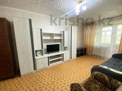 2-бөлмелі пәтер · 42 м² · 4/6 қабат, 27-шағынаудан, Пр. Строителей, бағасы: 14.5 млн ₸ в Караганде, Казыбек би р-н