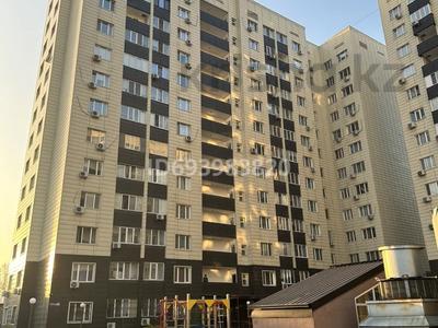 2-комнатная квартира, 42.5 м², 1/13 этаж, Утеген батыра 17б за 32 млн 〒 в Алматы, Ауэзовский р-н