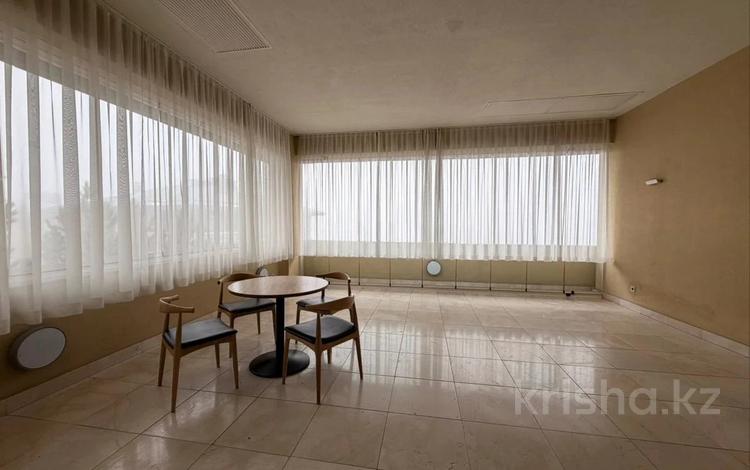 6-комнатная квартира · 423 м² · 3/4 этаж, Керей-Жәнібек хандар 276/15 за 890 млн ₸ в Алматы, Медеуский р-н — фото 2