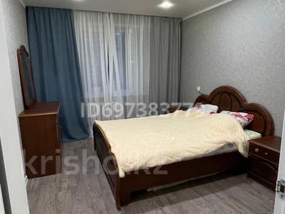 2-комнатная квартира, 46 м², 3/5 этаж помесячно, мкр 4 14 за 160 000 〒 в Уральске, мкр 4