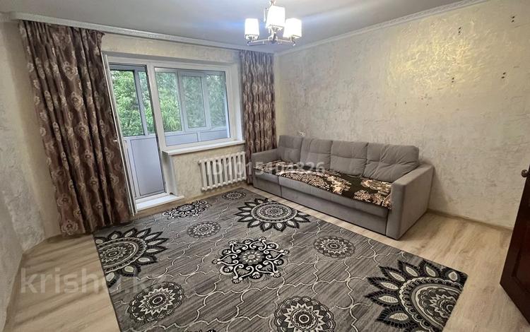 2-комнатная квартира · 56 м² · 4/5 этаж, мкр Юго-Восток, Степной 2 ш/а. — Аудару Сдам 2 комнатную квартиру. Адрес Степной 2. Квартира в востребованном районе Юго- Востока, светлая, чистая с косиетическим ремонтом, Комнаты изолированные, окна пластиковые и балкон из пластика, На полу ламинат, Комнаты просторные и кухня аналогично. Санузел раздельный, Интернет подключен, Подъезд чистый и отремонтирован с пластиковыми окнами, двор чистый, большой имеются детские площадки, школы, садики, Также имеются рядом популярные супермаркеты "Корзина ", "Норма" "Аян", также магазин "Алмаз" Остановки все рядом. Все необходимые условия для проживания и имеются. Жасыру за 21 млн ₸ в Караганде, Казыбек би р-н — фото 2