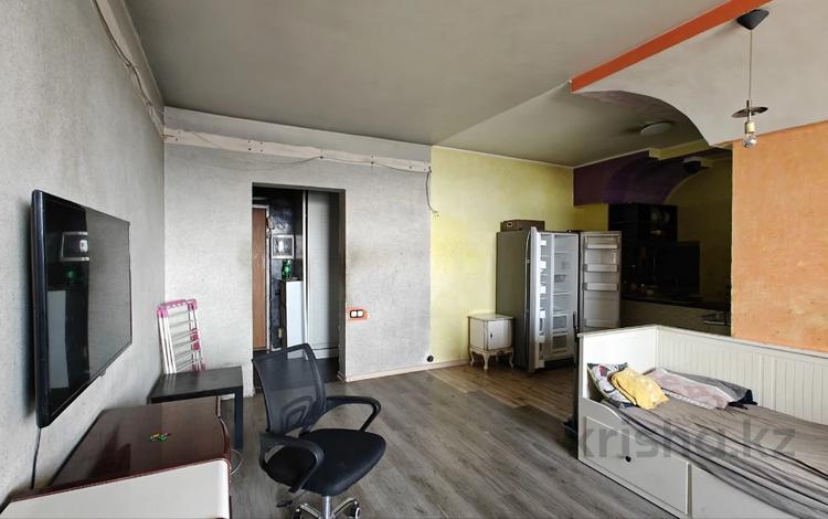 2-бөлмелі пәтер · 50 м² · 18/19 қабат, Брусиловского 167, бағасы: 27 млн ₸ в Алматы, Алмалинский р-н — фото 2