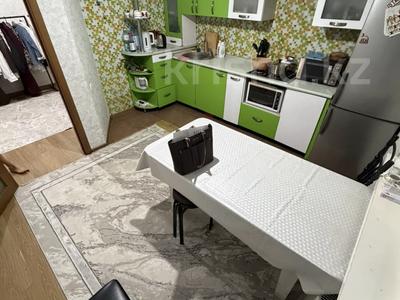 2-бөлмелі пәтер · 80 м² · 5/9 қабат, Ақсай-1А ш/а., Мкр. Аксай, бағасы: 40 млн ₸ в Алматы, Ауэзовский р-н