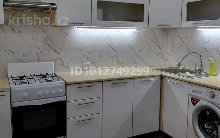 1-бөлмелі пәтер · 45 м² · 1/5 қабат, мкр Кадыра Мырза-Али 3, бағасы: 17 млн ₸ в Уральске — фото 2