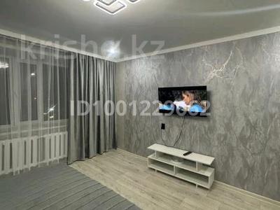Аренда квартир посуточно в Карагандинской обл.: 1-комнатная квартира · 45 м² · 7/9 этаж, Бухар Жирау 96 — Таир за 12 000 〒 1-комнатная квартира · 45 м² · 7/9 этаж, Бухар Жирау 96 — Таир за 12 000 〒 в Караганде, Казыбек би р-н