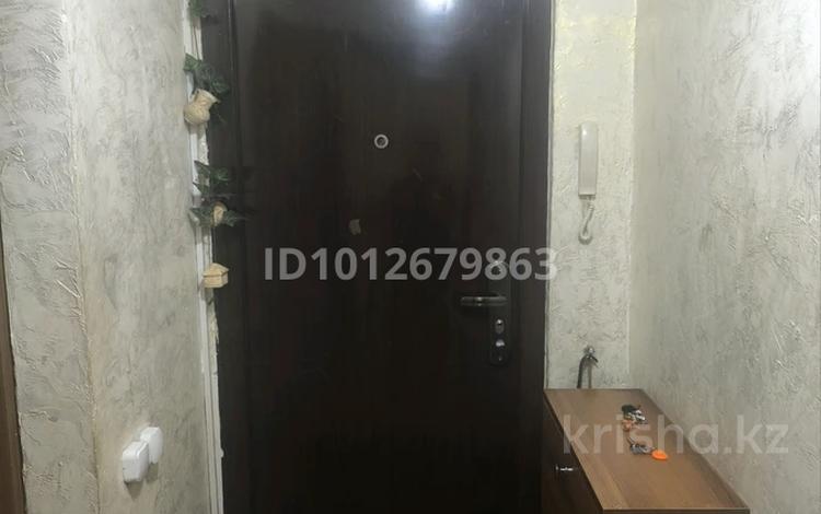 3-бөлмелі пәтер · 60 м² · 4/5 қабат, Абая 27 — Вдоль трассы по ул Жансугурова напротив банный комплекс Рахат, бағасы: 250 000 ₸ в  — фото 2