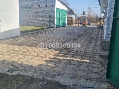 Продажа домов и дачи в Абай обл.: Отдельный дом · 4 комнаты · 100 м² · 18 сот., Заливная 42 — Посёлок Восход Таймас за 20 млн 〒 Отдельный дом · 4 комнаты · 100 м² · 18 сот., Заливная 42 — Посёлок Восход Таймас за 20 млн 〒 в Семее
