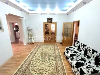 Отдельный дом • 5 комнат • 300 м² • 10 сот., Маргулана 106 за 65 млн 〒 в Жезказгане