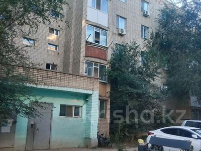 1-комнатная квартира · 28 м² · 5/5 этаж, мкр Шанхай, Отегена Турмагамбетова 34/1 за 6 млн ₸ в Актобе