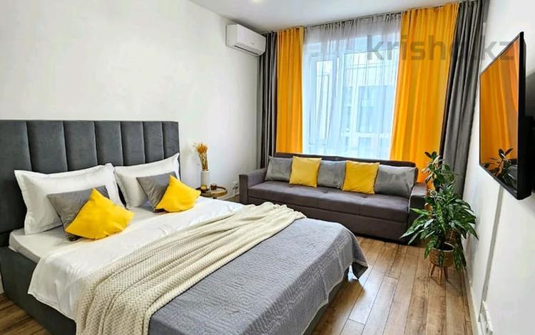 1-комнатная квартира, 40 м² посуточно, Абая 130 за 18 000 〒 в Алматы — фото 2