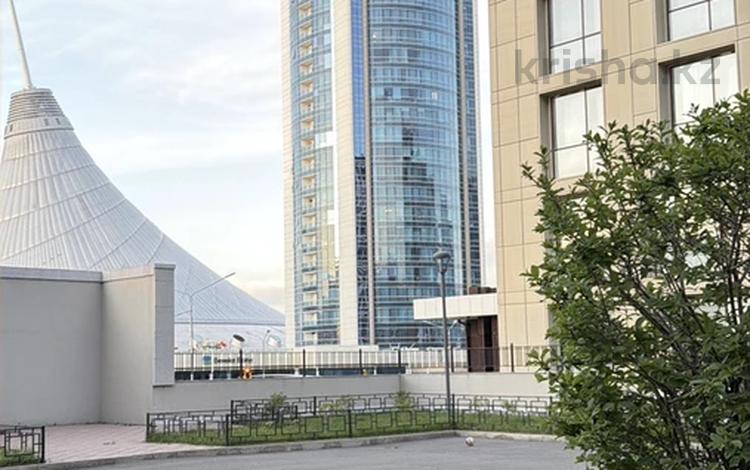 2-комнатная квартира · 75 м² · 1/10 этаж, Абикен Бектуров 1 за 330 000 ₸ в Астане, Есильский р-н — фото 2
