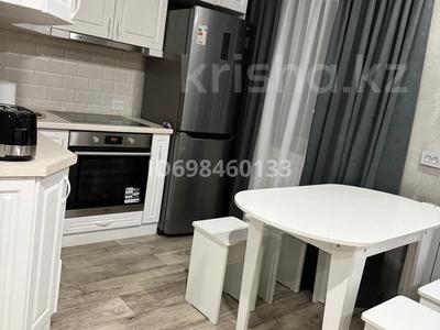 1-комнатная квартира · 45 м² · 2/5 этаж, проспект нурсултана за 200 000 〒 в Усть-Каменогорске, Ульбинский