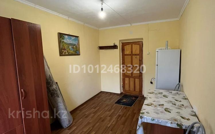 1 комната · 20 м² · 2/5 этаж, Просторная 4 за 60 000 ₸ в Уральске — фото 2