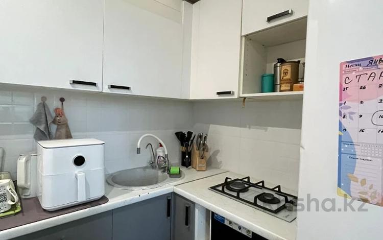 2-бөлмелі пәтер · 45 м² · 4/5 қабат, Жаңа қала ш/а., Ержанова, бағасы: 17.8 млн ₸ в Караганде, Казыбек би р-н — фото 8