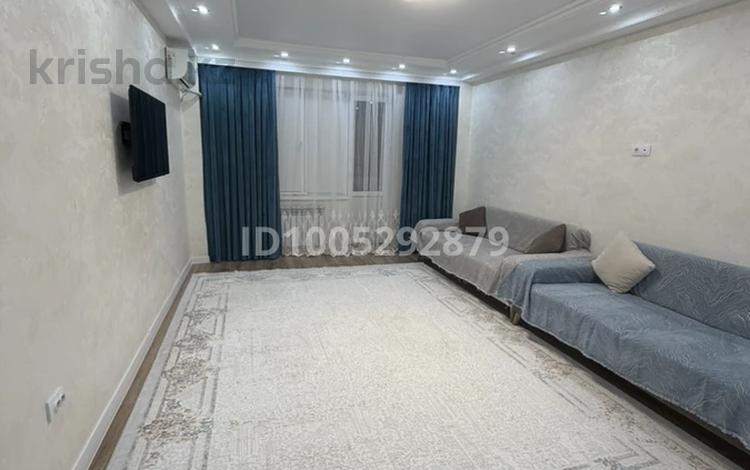 3-комнатная квартира · 98.6 м² · 2/5 этаж, мкр Нурсая, Тулпар 2, дом 77/2 — Супермаркет Анвар за 300 000 ₸ в Атырау — фото 13