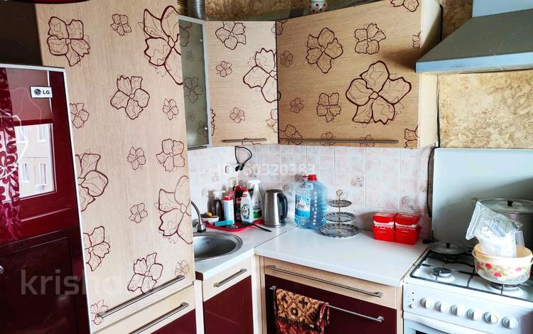 4-комнатная квартира · 71 м² · 5/5 этаж, 10 микрорайон 10 — Школа #6 за 23.7 млн ₸ в Аксае — фото 2