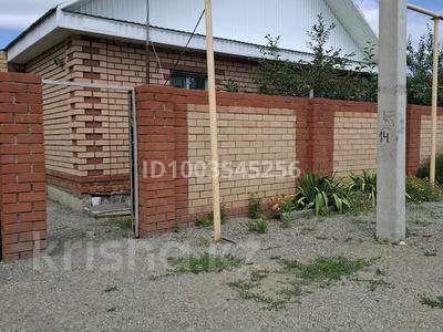 Жер үй мен саяжайлар в Костанайской обл.: Жеке үй · 4 бөлме · 80 м² · 11 сот., Микрорайон Северный, Северный микрорайон 1438 — Супермаркет Солнечный, бағасы: 40.2 млн 〒 Жеке үй · 4 бөлме · 80 м² · 11 сот., Микрорайон Северный, Северный микрорайон 1438 — Супермаркет Солнечный, бағасы: 40.2 млн 〒 в Костанае