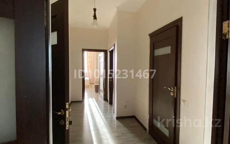 3-комнатная квартира · 160 м² · 8/12 этаж, Сарайшык 34 за 650 000 ₸ в Астане, Есильский р-н — фото 2
