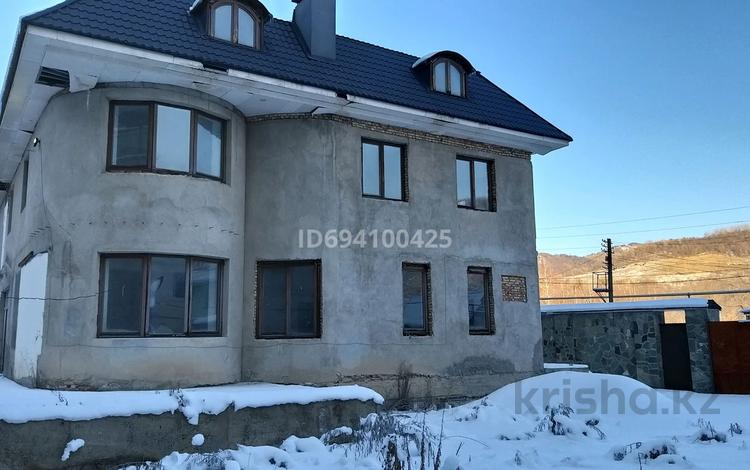 Отдельный дом · 10 комнат · 1300 м² · 25 сот., мкр Бутаковка — Выше ресторана " Биладжо " на территории нац парка. В доме проложены проводка, отопление, тёплый пол. На участке два дома за 2 млрд ₸ в Алматы, Медеуский р-н — фото 10
