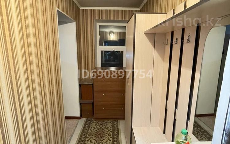 Абай квартира. Золотой квадрат сжм ростов. Квартира золотой квадрат. Золотой квадрат северного. Югославская стенка спектр.