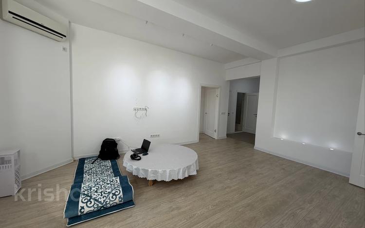 2-бөлмелі пәтер · 80 м² · 9/9 қабат, Валиханова 21 Б, бағасы: 38 млн ₸ в Атырау — фото 2