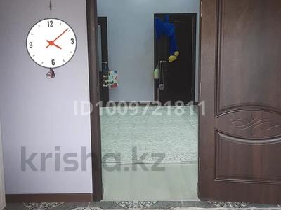 Отдельный дом · 5 комнат · 238 м² · 9 сот., мкр Самал, Есболай би 22 за 60 млн 〒 в Атырау