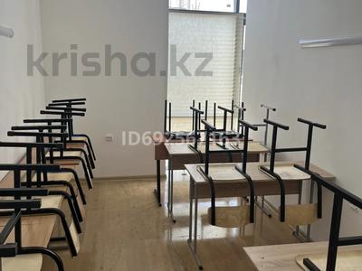 Свободное назначение, офисы, магазины и бутики, склады, общепит, салоны красоты, медцентры и аптеки, образование, развлечения, конференц-залы, кабинеты и рабочие места, студии · 15 м² за 200 000 〒 в Астане, Есильский р-н
