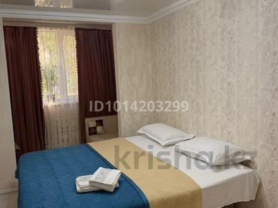 2-комнатная квартира · 82.5 м² · 1/9 этаж, Назарбаева 47 — Пәтер Шымкент қаласының орталығында, Нұрсұлтан Назарбаев даңғылы бойында орналасқан. Жақын маңында Сейтжан қари мешіті, Түркістан сарайы, Diamond Plaza сауда орталығы және Шымкент қаласының әкімдігі орналасқан за 16 000 ₸ в Каратауский р-н