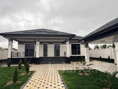 Отдельный дом · 4 комнаты · 240 м² · 8.8 сот., мкр Улы Дала, улица Монке Муратулы 15 — Сулейманова-Кошек батыра за 85 млн 〒 в Таразе