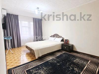 1-бөлмелі пәтер · 52 м² · 3/5 қабат, мкр Строитель, Циалковский 4 — Рынок Аяжан., бағасы: 10 000 ₸ в Уральске