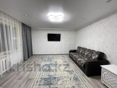 3-бөлмелі пәтер · 70 м² · 1/10 қабат, Степной 4 ш/а., бағасы: 28 млн ₸ в Караганде, Казыбек би р-н