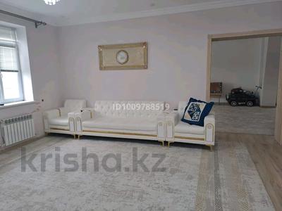 Отдельный дом · 6 комнат · 375 м² · 10 сот., мкр Самал-2, 1 проезд за 500 000 〒 в Атырау