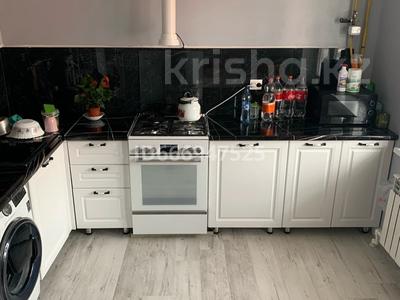 Пәтерлер в Атырауской обл.: 3-бөлмелі пәтер · 85 м² · 9/9 қабат, Амандосова, бағасы: 300 000 〒 3-бөлмелі пәтер · 85 м² · 9/9 қабат, Амандосова, бағасы: 300 000 〒 в Атырау