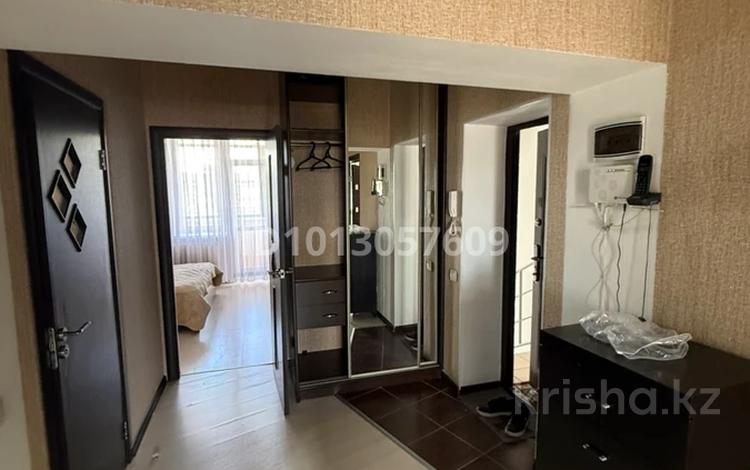 2-комнатная квартира · 62 м² · 6/6 этаж, Достык 1 за 300 000 ₸ в Астане, Есильский р-н — фото 2