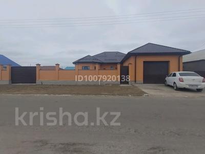 Жеке үй · 4 бөлме · 320 м² · , Жұлдыз ш/а., 8 15 — Ақжардың мектебінің алдында лрналасқан, бағасы: ~ 55 млн ₸ в Атырау, мкр Жулдыз