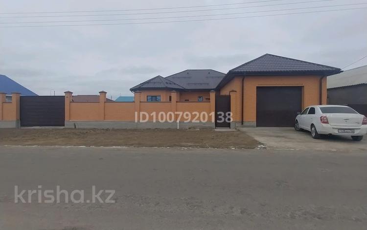 Жеке үй · 4 бөлме · 320 м² · , Жұлдыз ш/а., 8 15 — Ақжардың мектебінің алдында лрналасқан, бағасы: ~ 55 млн ₸ в Атырау, мкр Жулдыз — фото 2