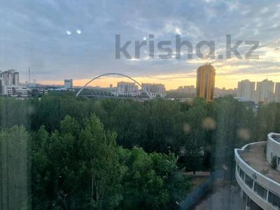 4-комнатная квартира · 165 м² · 8/10 этаж, Ташенова (Полевая) 8 — Бараева за 600 000 〒 в Астане, Алматы р-н