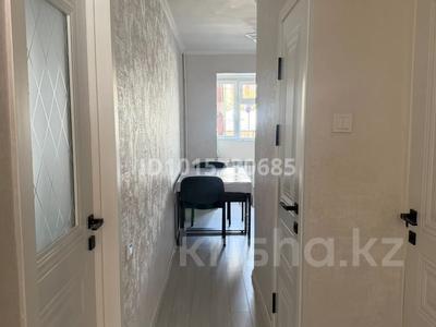 2-бөлмелі пәтер · 54 м² · 2/5 қабат, 18-шағынаудан 24 49 кв — Көшелердің қилысы, бағасы: 220 000 ₸ в Шымкенте, Аль-Фарабийский р-н