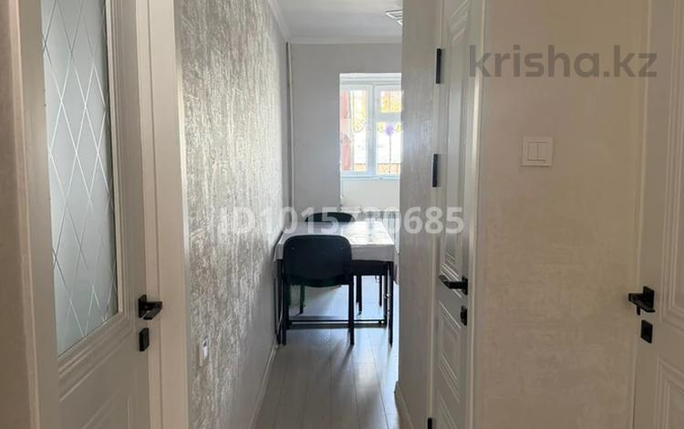 2-бөлмелі пәтер · 54 м² · 2/5 қабат, 18-шағынаудан 24 49 кв — Көшелердің қилысы, бағасы: 220 000 ₸ в Шымкенте, Аль-Фарабийский р-н — фото 2