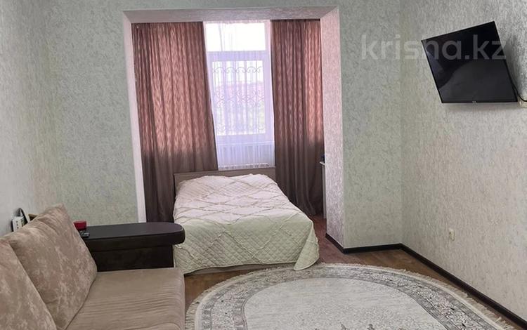 1-бөлмелі пәтер · 50 м² · 4/5 қабат, мкр. Алтын орда, Тауелсиздик 5 — За ГМ «Дина», бағасы: 160 000 ₸ в Актобе — фото 2