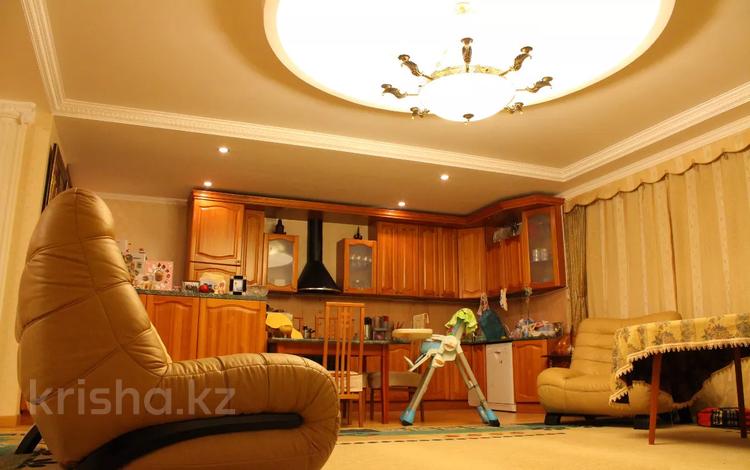 7-комнатная квартира, 448.7 м², Гагарина 63/1 — Гагарина-Джамбульская за ~ 72.8 млн 〒 в Павлодаре — фото 4