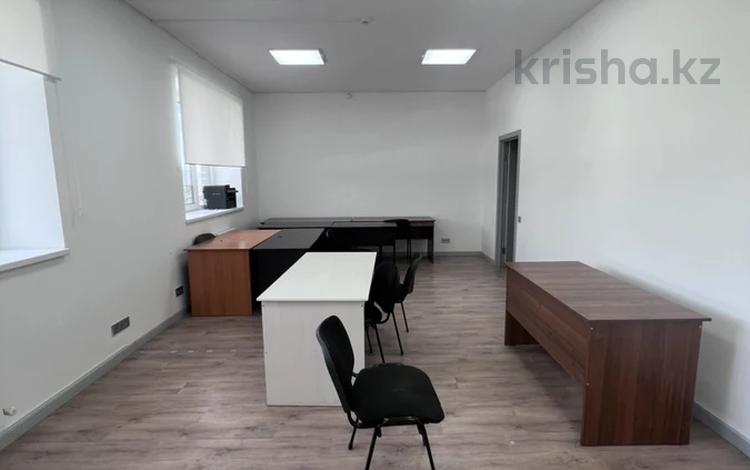 Офисы · 34 м² за 170 000 ₸ в Актобе, мкр 12 — фото 3