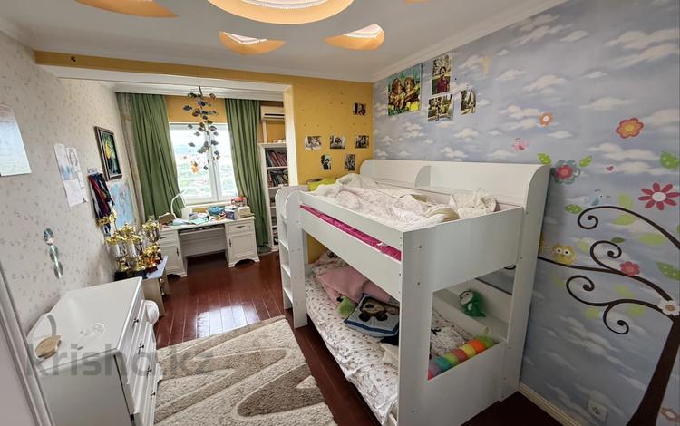4-бөлмелі пәтер · 136 м² · 16/20 қабат, ул. Евгения Брусиловского, бағасы: 76 млн ₸ в Алматы, Алмалинский р-н — фото 2