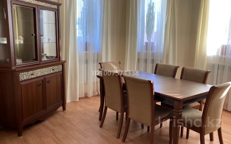 4-комнатная квартира · 140 м² · 1/3 этаж, мкр Уркер, ул. Нуркена Абдирова 54 — Достоевского за 300 000 〒 в Астане, Нура р-н — фото 2