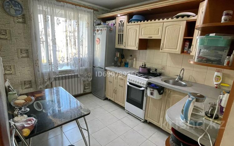 3-комнатная квартира · 60 м² · 2/2 этаж, Крупская 52 — Дом находится в центре около Акимата за 15 млн ₸ в Бородулихе — фото 3