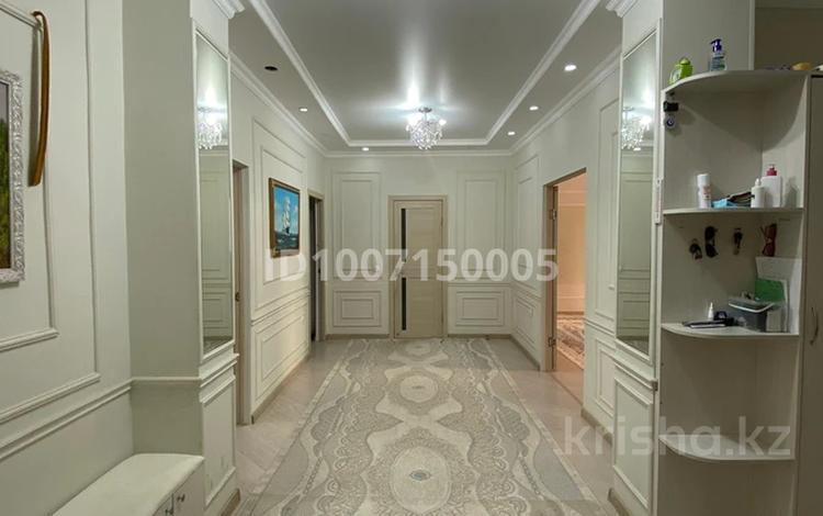 4-комнатная квартира · 152 м² · 2/11 этаж, 16-й мкр 44 — Жилой комплекс " Abyroy ", позади ТРК Актау, рядом со школой за 49 млн ₸ — фото 2