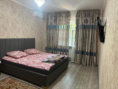 1-бөлмелі пәтер · 42 м² · 2/5 қабат, 8-й микрорайон, 8-й микрорайон 7а — За гостиницей Шымкент, возле Мадлена, бағасы: 1 000 〒 в Туран р-н