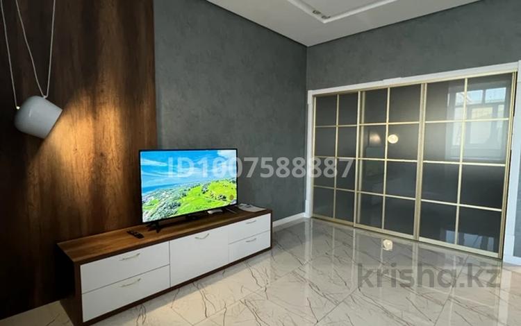 1-бөлмелі пәтер · 55 м² · 2/9 қабат, Камзина 41/3, бағасы: 17 000 ₸ в Павлодаре — фото 2