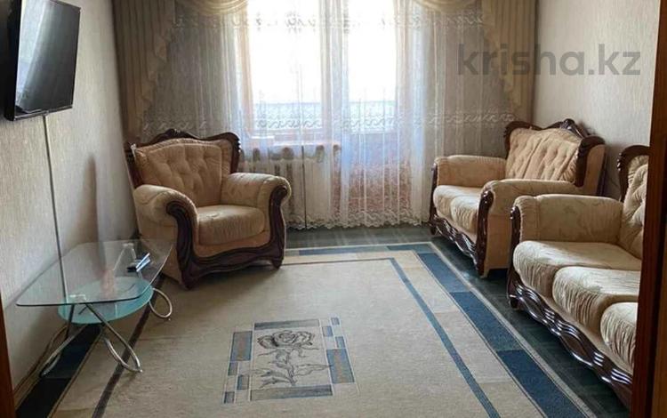 3-комнатная квартира · 60 м² · 2/5 этаж, Назарбаева за 27 млн 〒 в Петропавловске — фото 2